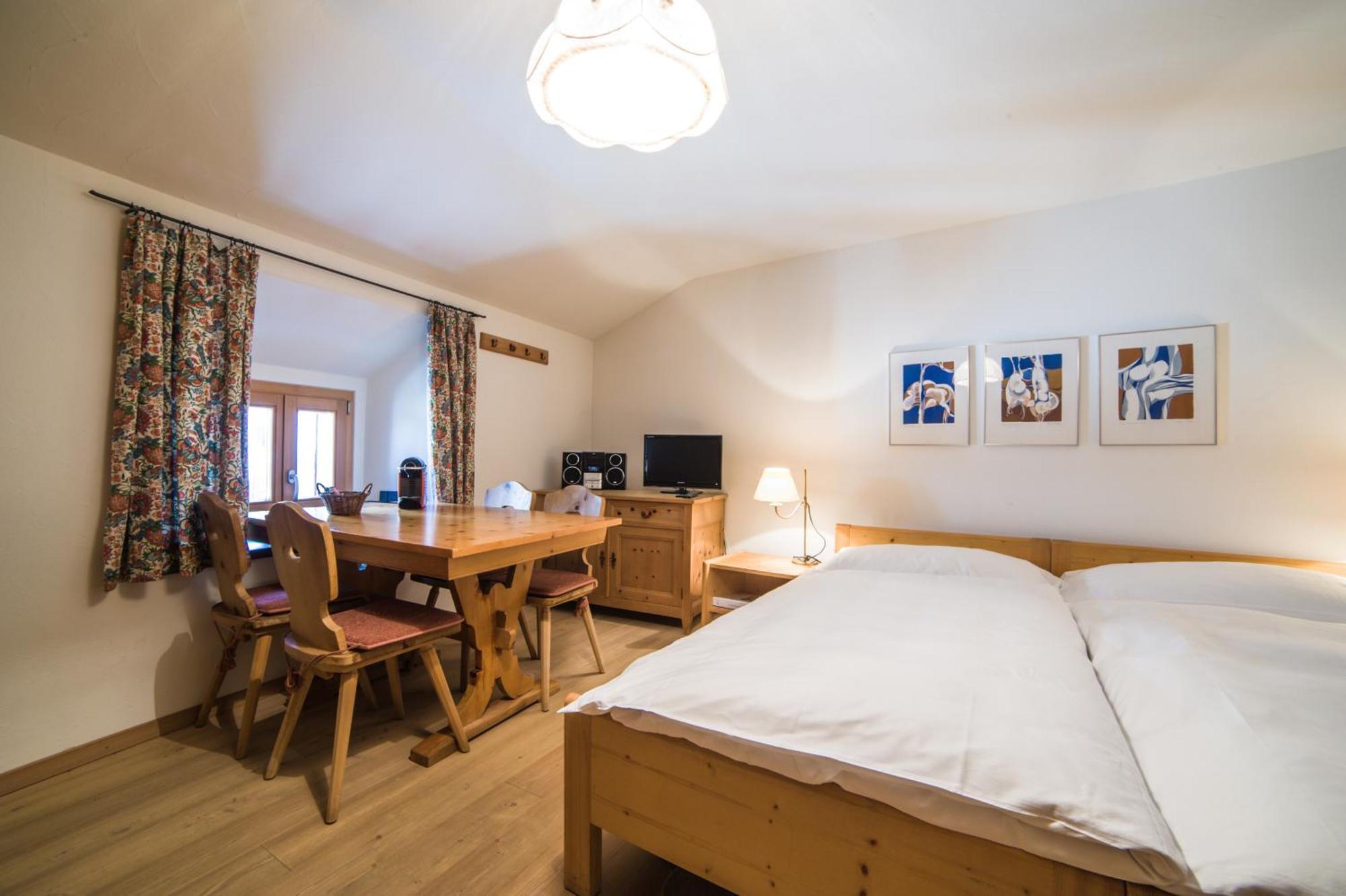 Chesa Michel Apartment Bever Cameră foto